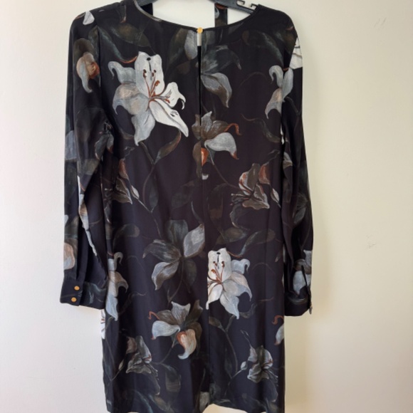 Club Monaco Long Sleeve Knee Length Silky Dress Sz 10 - Picture 2 of 6